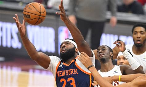 Miami Heat at New York Knicks Game 1 odds, picks and predictions.